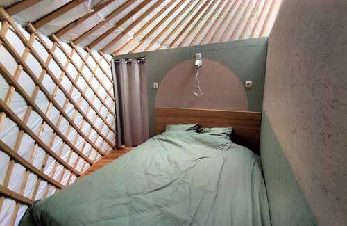 Brugelette Cabina | L'olivier is a magnificent yurt just a 10-minute walk from Pairi Daiza.