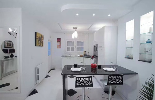 Les Berges du Lac Apartamento | L'onde du Lac - chic apartment with private suite