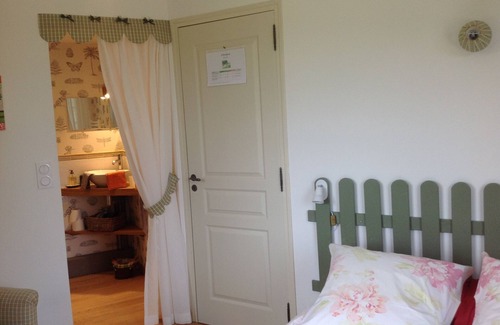 Bonneville-la-Louvet Casa | L'ORCHARD - Guest Rooms - 2 People - Double bed - Breakfast included.