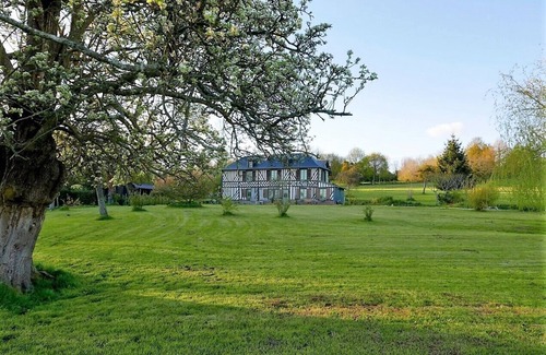 Bonneville-la-Louvet Casa | L'ORCHARD - double room - living room - TV - DDP included