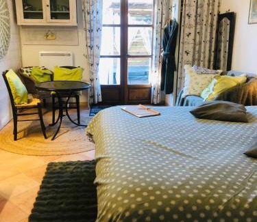 Besse-sur-Issole Cama Y Desayuno | l'Oustaou B&B Piscine & Spa