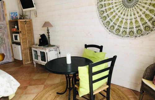Besse-sur-Issole Cama Y Desayuno | l'Oustaou B&B Piscine & Spa