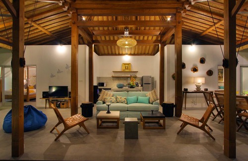Petitenget Villa | # L1 12BR Oberoi 700m playa Seminyak