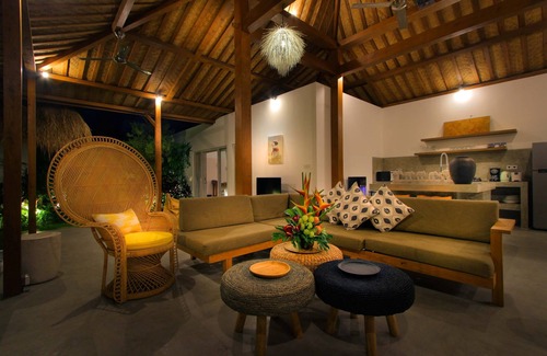 Petitenget Villa | # L1 12BR Oberoi 700m playa Seminyak