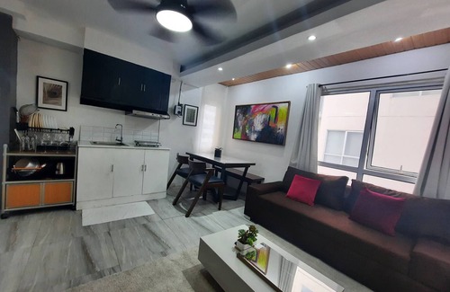 Bonifacio Global City Condominio | L1 Twin Bed Staycation in Bonifacio Global City