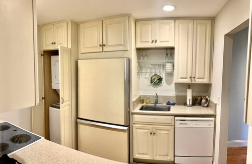Demere Park Condominio | L3, downstairs Oceanwalk/remodeled