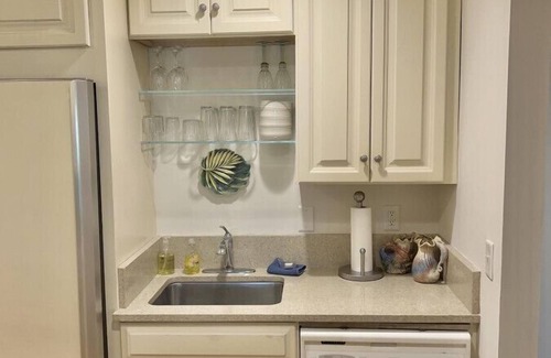 Demere Park Condominio | L3, downstairs Oceanwalk/remodeled