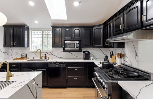 Beverly Hills Casa | LA 9 Bedroom Modern Home