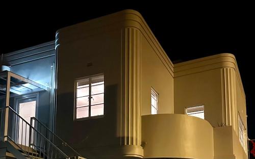Invermay Apartamento | La Banque, Art Deco Elegance