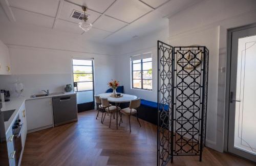 Invermay Apartamento | La Banque, Art Deco Elegance