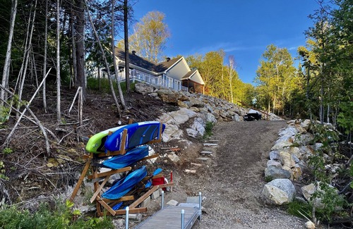 Ferme-Neuve Chalet De Esquí | La Belle Bleue sur le Lac, 4 bedrooms, 2 bathrooms, Spa, indoor and outdoor fireplaces