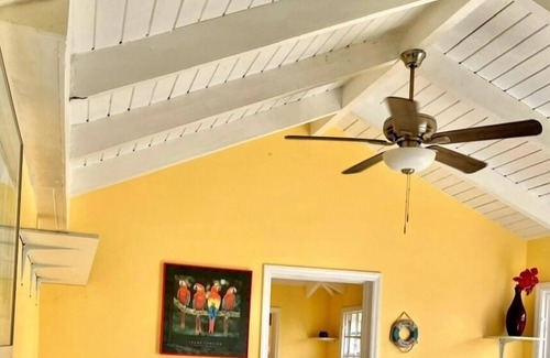 Hannah's Rest Casa | La Belle Vie en Le Château. Quiet & Relaxing! Snorkeling Diving & Dining Nearby