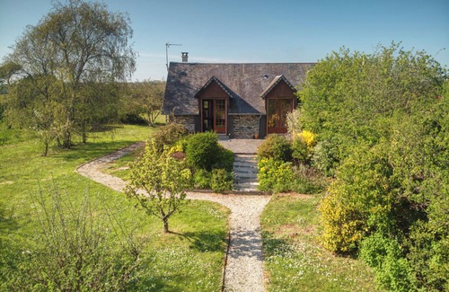 Surtainville Casa | La Bergerie: Large house with spacious garden