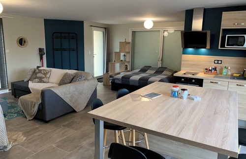 Vignoux-sur-Barangeon Apartamento | La Birette. Studio house in the countryside. Motorway at 5 km.