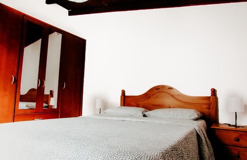 Brena Baja Casa | La Bodega casa rural con piscina y jardines