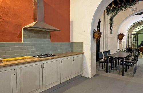 Jerez de la Frontera Old Town Chalet De Esquí | La Bodeguita - Ole Solutions