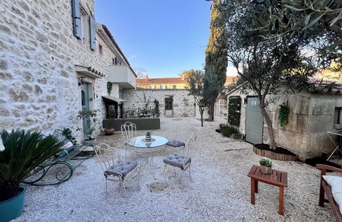 Mouries Casa | La Bohème 1 Mouries Centre, au Coeur des Alpilles : Cosy T2 Avec Jardin