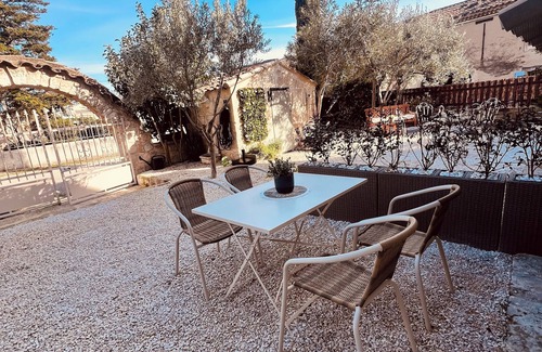 Mouries Casa | La Bohème 2, Mouries Centre au Cœur des Alpilles : Cosy T2 Avec Terrasse