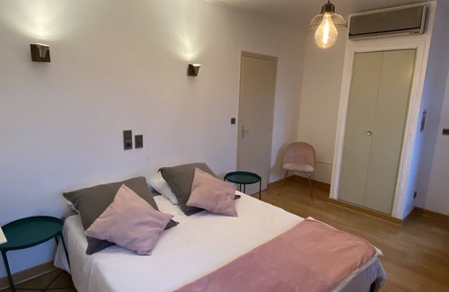 Pont-Saint-Esprit Hotel | La Bourse