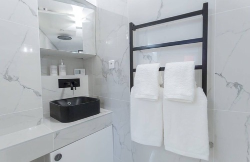 Bonne-Nouvelle Apartamento | La Boutique du Sentier-Apartamento-Apartamento-Baño con ducha