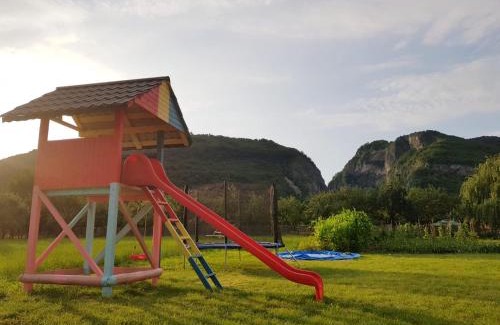 Polovragi Casa | La Bunicu