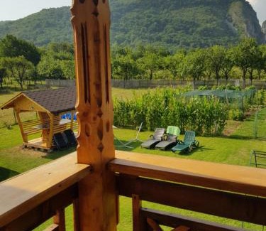Polovragi Casa | La Bunicu
