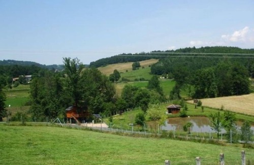 Saint-Dier-dʼAuvergne Casa | La Cabane Dans les Arbres