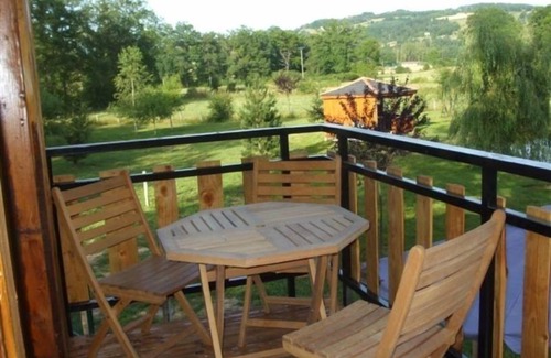 Saint-Dier-dʼAuvergne Casa | La Cabane Dans les Arbres