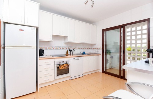 Mijas Chalet De Esquí | La Cala townhouse, beach 400 m, roof terrace, BBQ