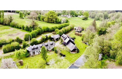 Triqueville Casa | La Campagne Normande Chic Avec Rivière et Tennis
