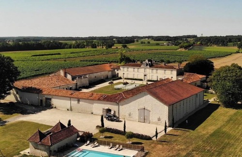 Reaux Apartamento | La Cannonerie: Gîte in the heart of the Cognac vineyards with swimming pool.
