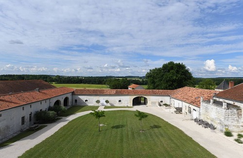 Reaux Apartamento | La Cannonerie: Gîte in the heart of the Cognac vineyards with swimming pool.