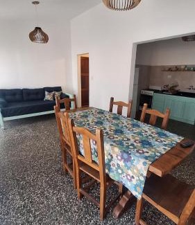 Villa Mercedes Casa | La casa, alquiler temporario - casa completa con cochera y patio- parrilla