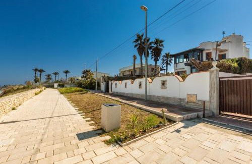 Trani Casa | La Casa Bianca by BarbarHouse