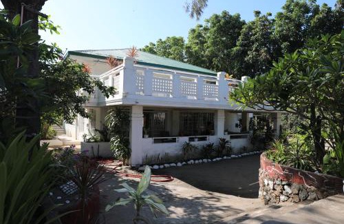 Binuclutan Casa | La Casa Blanca Binoclutan