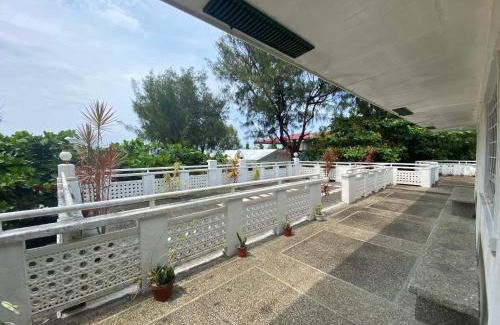 Binuclutan Casa | La Casa Blanca Binoclutan