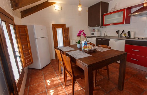 Madarcos Casa | La Casa de la Maestra 2 es casa encantadora, típica de pueblo, de decoración cálida y acogedora.