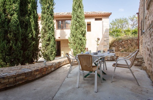 Madarcos Casa | La Casa de la Maestra 2 es casa encantadora, típica de pueblo, de decoración cálida y acogedora.