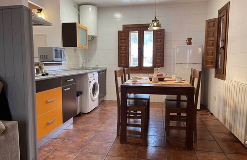 Madarcos Casa | La Casa de la Maestra 1 es casa encantadora, típica de pueblo, de decoración cálida y acogedora.
