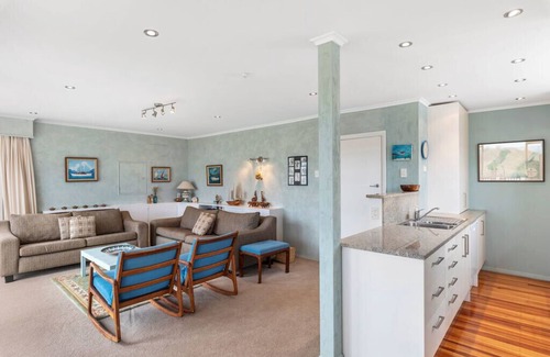 Waikanae Casa | La Casa de la Playa - Waikanae Beachfront Holiday Home