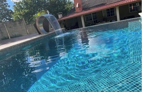 Poio Casa | La Casa de las Ranas: Garden, swimming pool and barbecue.