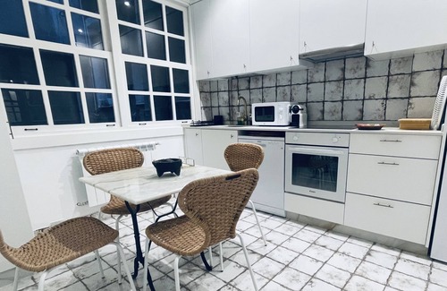 La Coruna Apartamento | La Casa de Maria Pita Estrena piso recién reformado en Plaza de María Pita! 🌟