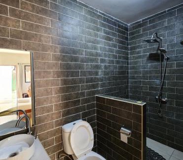 Antananarivo Avaradrano Hotel | La Casa Di Luna - Hotel with Pool and Restaurant in Antananarivo