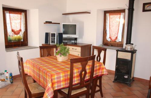 La Cretaz-Roisan Apartamento | La casa di nonno "cien"