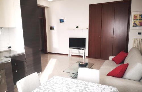 Arcore Apartamento | La Casa di Sabasan - Station 350m - Wifi e Parking Free