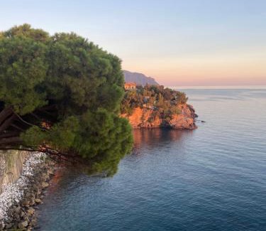 Pieve Ligure Apartamento | La Casa di Samantha a Villa Regina a picco sul mare con piscina