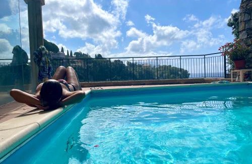 Pieve Ligure Apartamento | La Casa di Samantha a Villa Regina a picco sul mare con piscina