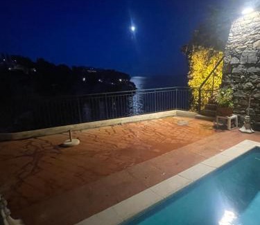 Pieve Ligure Apartamento | La Casa di Samantha a Villa Regina a picco sul mare con piscina