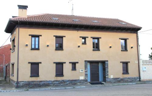 Valverde de la Virgen Casa | La Casa Vieja de Robledo
