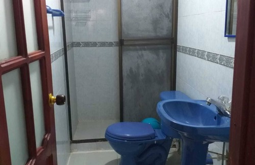 Popayan Cabaña | La casa está ubicada cerca al centro, parqueadero gratis para vehículo mediano.